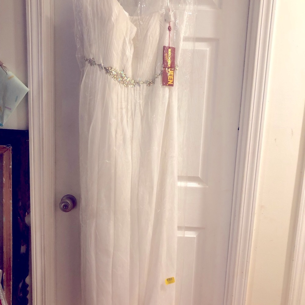๐ May Queen Ivory Dress with empire bling waist, extra straps and shawl size 26w - Picture 14 of 16